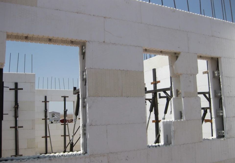 نمایی از ساختمان با اجرای سیستم قالب عایق ماندگار یا سازه ICF