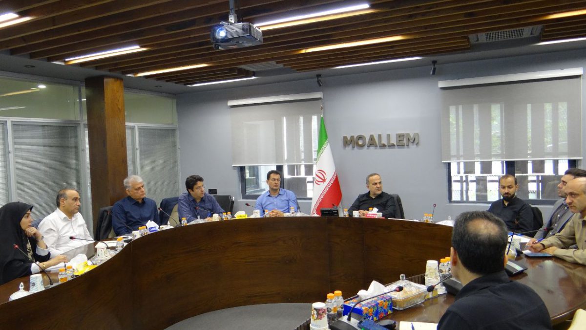 نشست تخصصی بررسی تحقق اهداف مالی در هلدینگ ساختمانی معلم برگزار شد