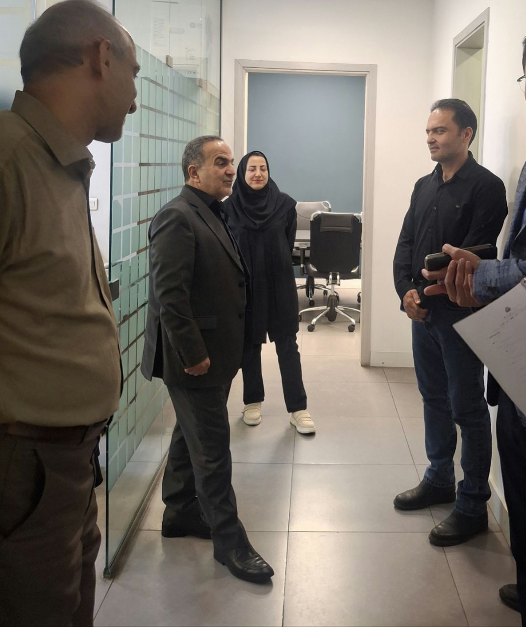 گزارش تصویری بازدید مدیرعامل هلدینگ ساختمانی معلم از بخش‌های مختلف شرکت و دیدار حضوری با کارکنان