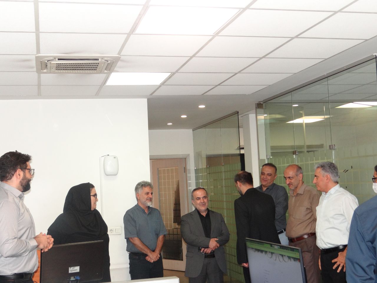 گزارش تصویری بازدید مدیرعامل هلدینگ ساختمانی معلم از بخش‌های مختلف شرکت و دیدار حضوری با کارکنان