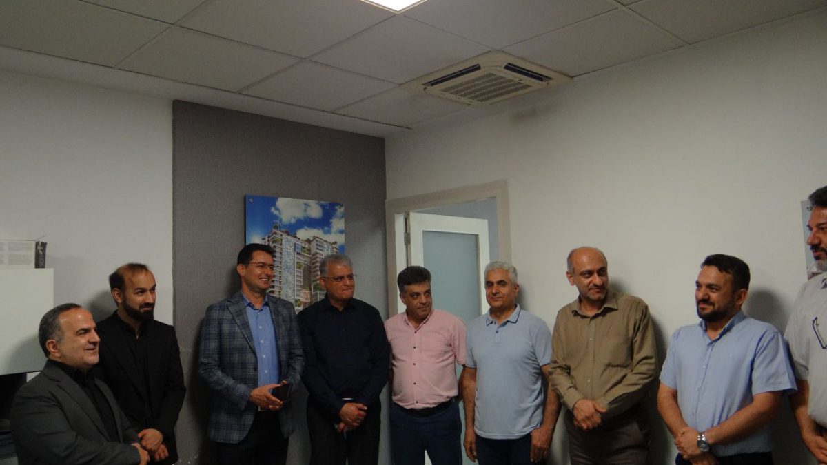 گزارش تصویری بازدید مدیرعامل هلدینگ ساختمانی معلم از بخش‌های مختلف شرکت و دیدار حضوری با کارکنان