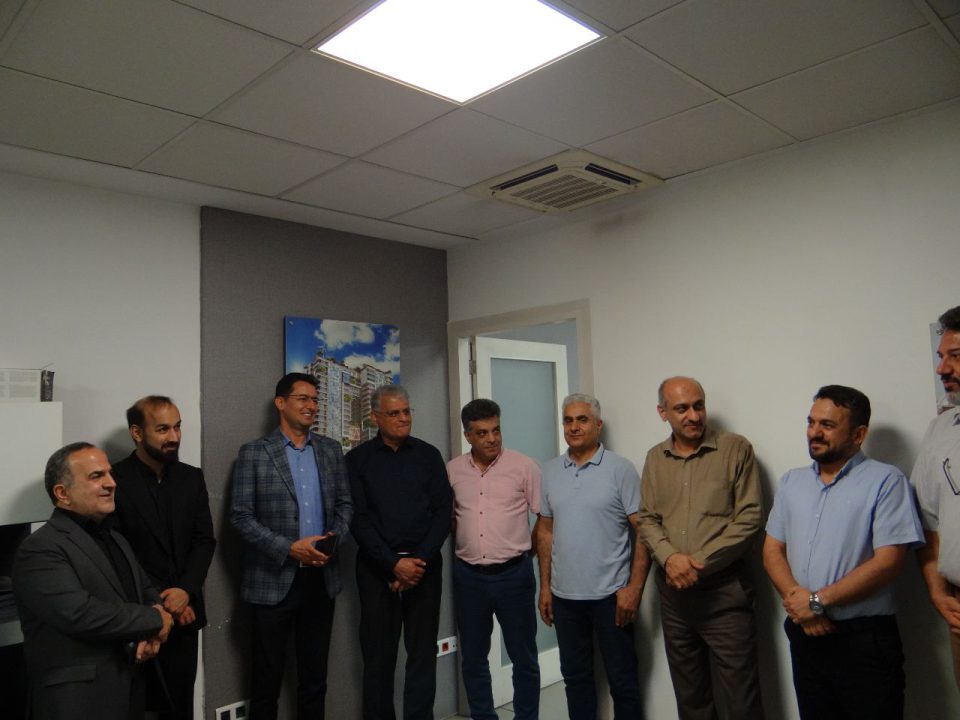 گزارش تصویری بازدید مدیرعامل هلدینگ ساختمانی معلم از بخش‌های مختلف شرکت و دیدار حضوری با کارکنان