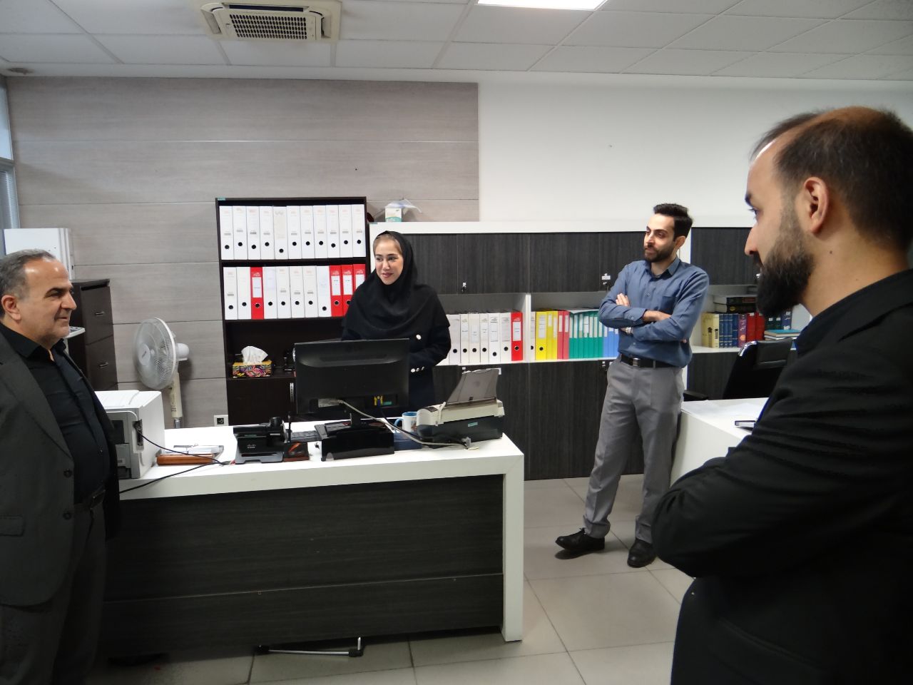 گزارش تصویری بازدید مدیرعامل هلدینگ ساختمانی معلم از بخش‌های مختلف شرکت و دیدار حضوری با کارکنان