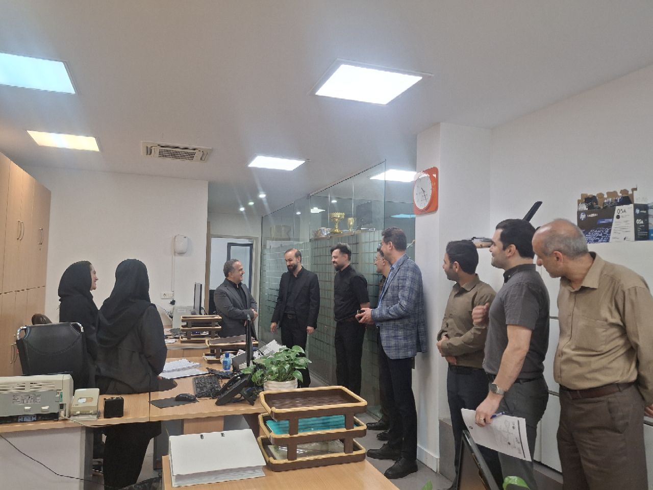 گزارش تصویری بازدید مدیرعامل هلدینگ ساختمانی معلم از بخش‌های مختلف شرکت و دیدار حضوری با کارکنان