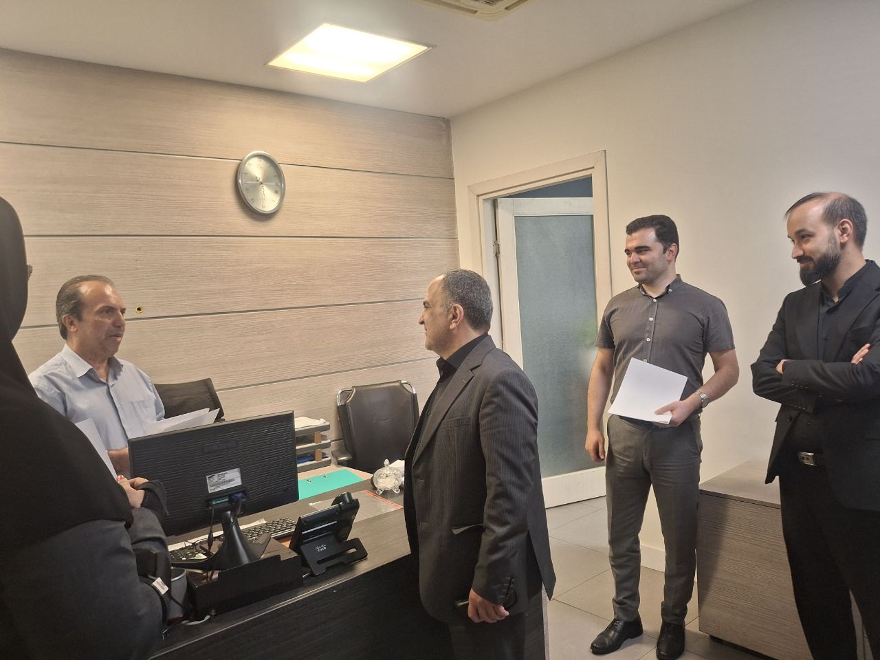 گزارش تصویری بازدید مدیرعامل هلدینگ ساختمانی معلم از بخش‌های مختلف شرکت و دیدار حضوری با کارکنان
